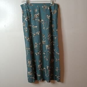 Van Heusen women's size XL floral maxi skirt.